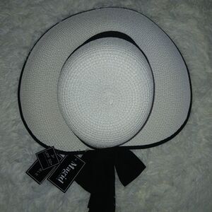 Elegant White Wide-Brim Hat by